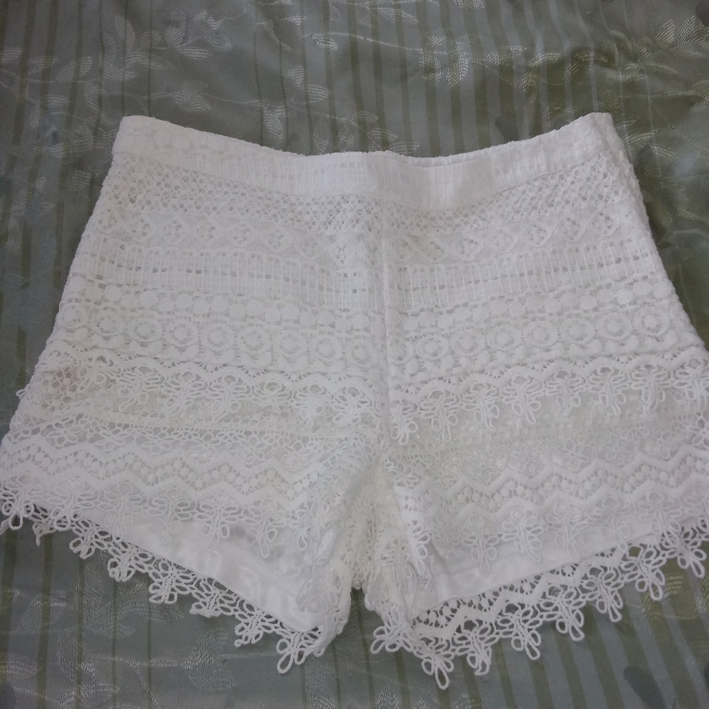 White Lace Shorts H&M